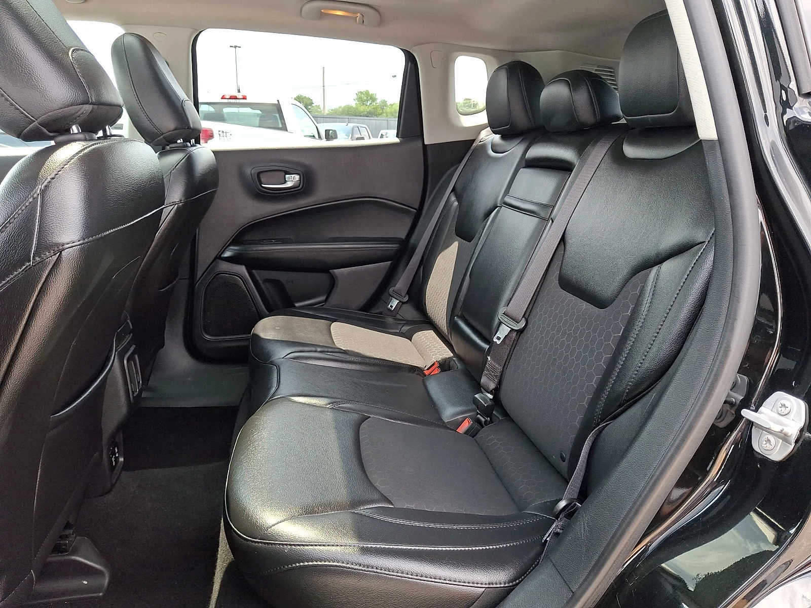 Used 2018 Black Jeep Altitude 4x4 image 10