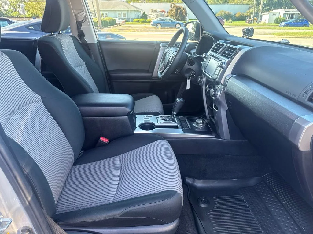 Certified Used 2018 Classic Silver Metallic Toyota SR5 image 33