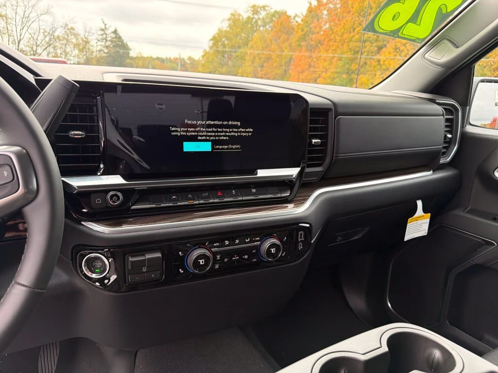 New 2026 Summit White Chevrolet LT (2FL) image 13