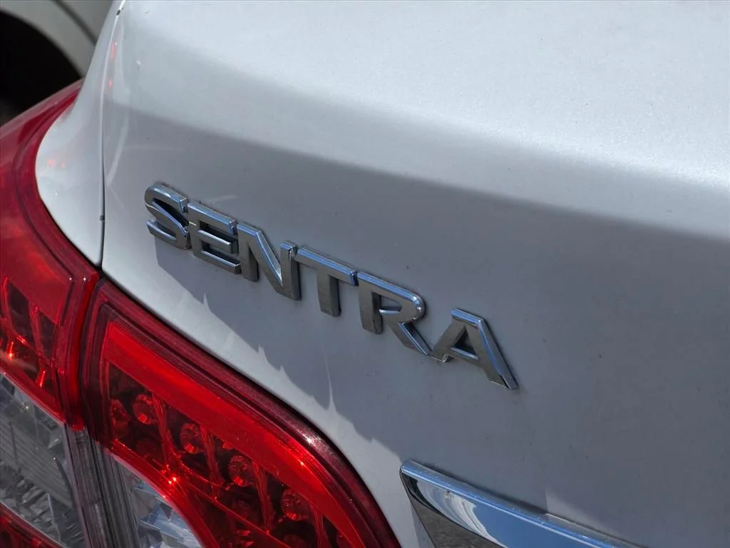 Used 2013 White Nissan SL image 13