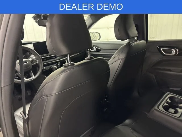 New 2026 Black Jeep Latitude image 27