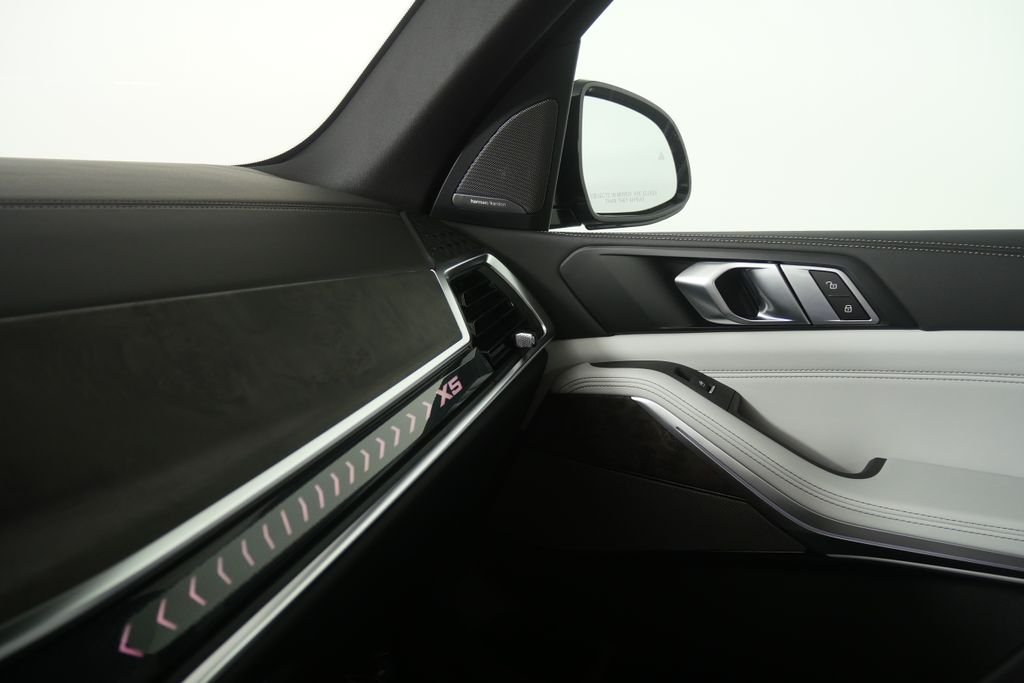 New 2026 Carbon Black Metallic BMW sDrive40i image 25