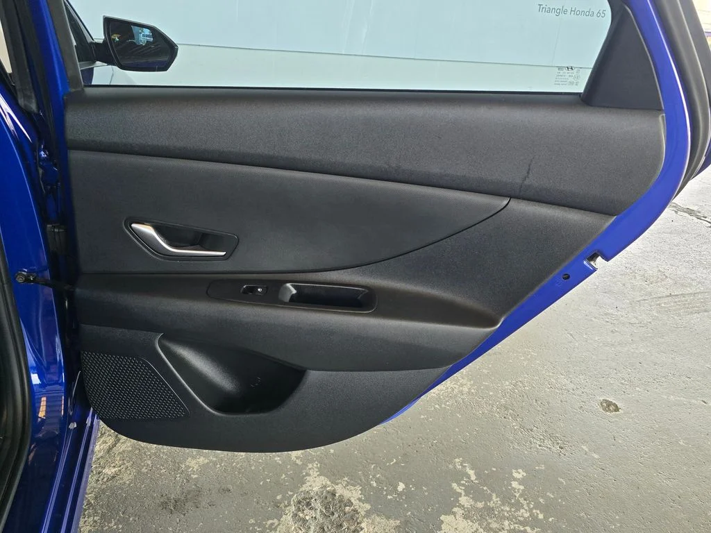 Used 2021 Blue Hyundai SE image 27