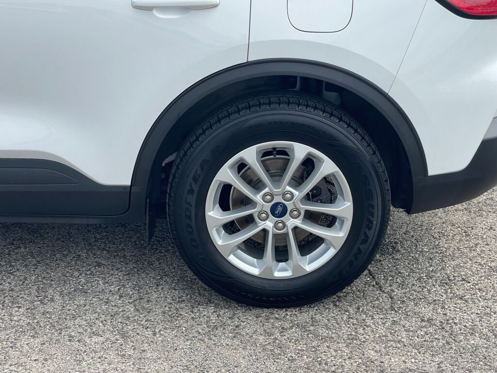 Used 2020 Oxford White Ford SE image 36