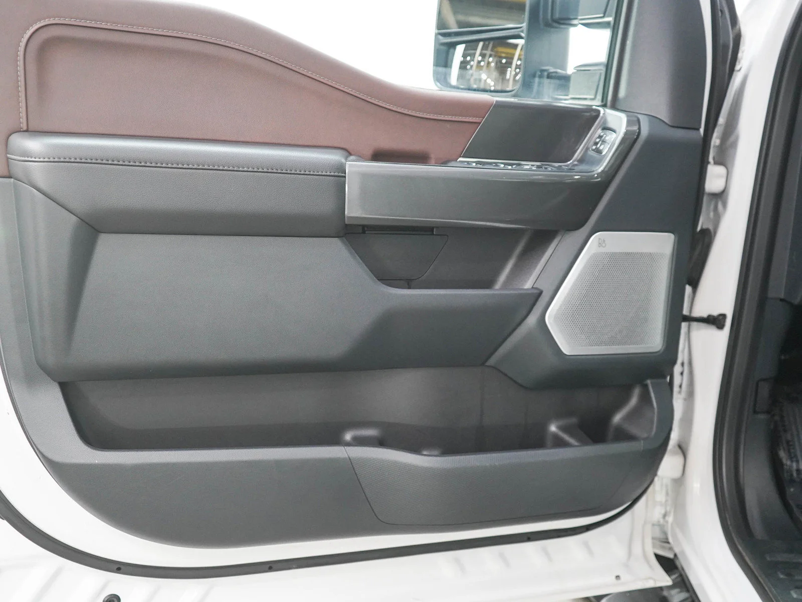 Used 2023  Ford Lariat image 18