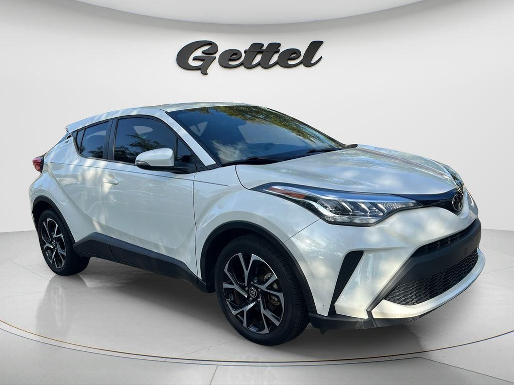 Used 2021 White Toyota XLE image 3