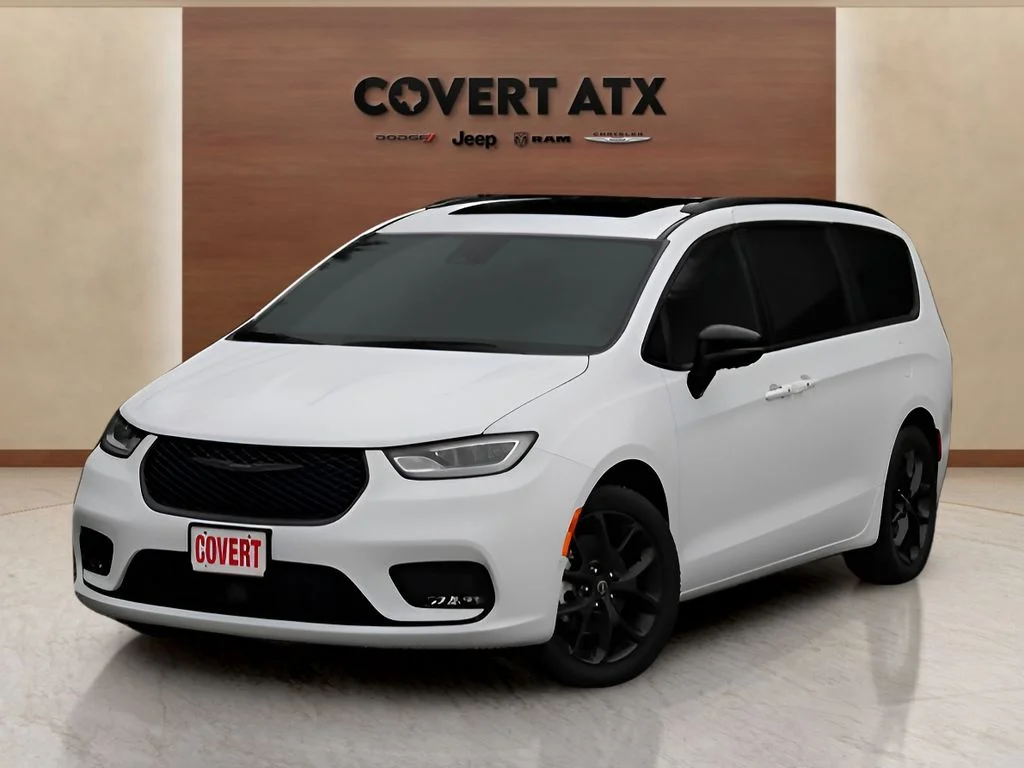 Used 2025 White Chrysler Limited image 1