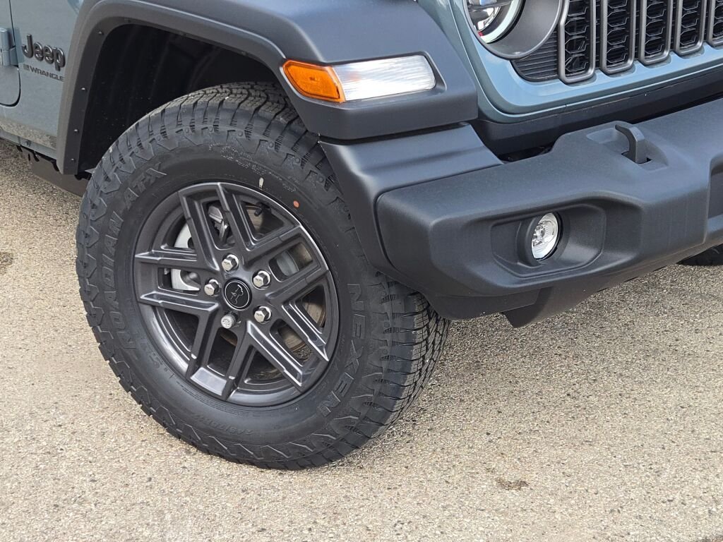 New 2026 Anvil Clear-Coat Exterior Paint Jeep Sport S image 4