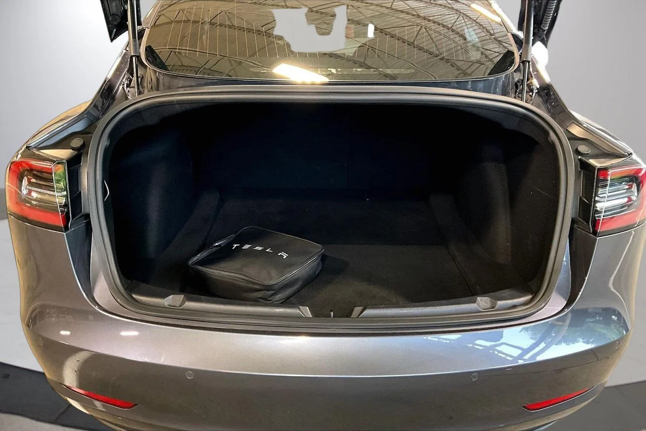 Used 2019  Tesla Long Range image 26