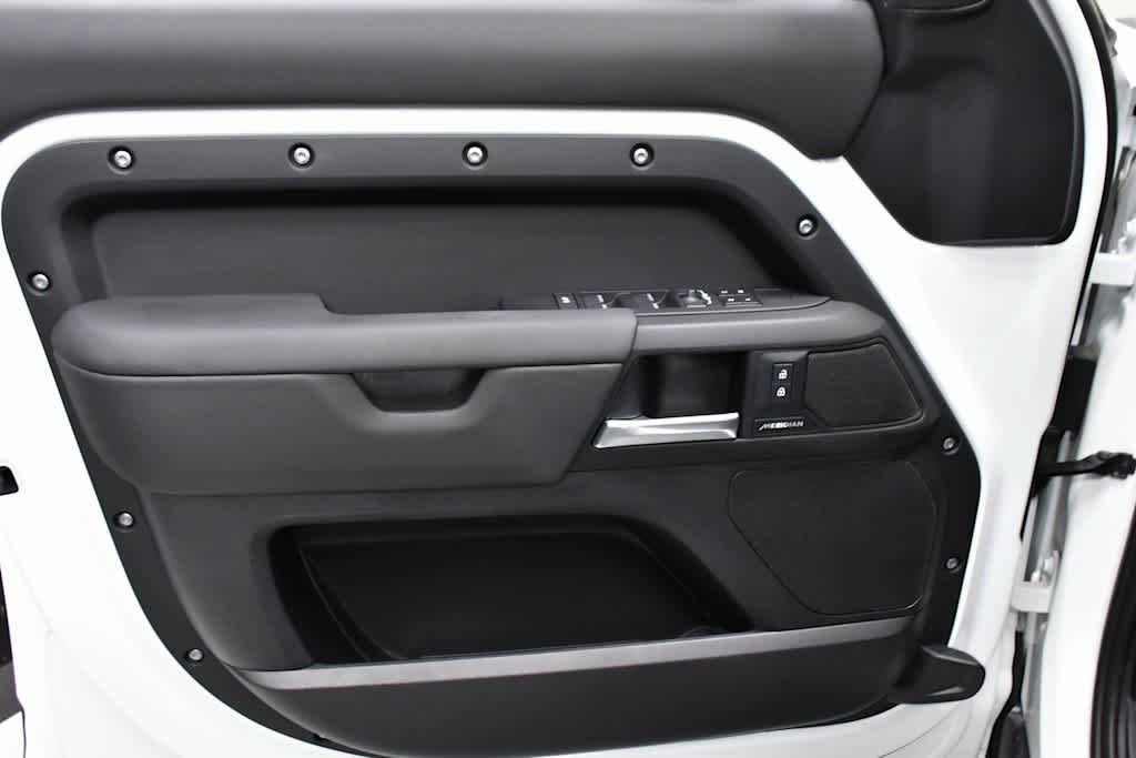 Certified Used 2025 WHT Land Rover S image 12