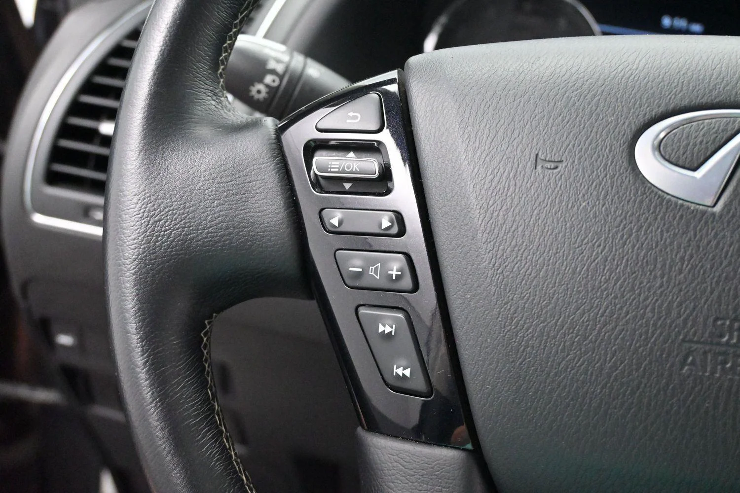 Used 2024 Anthracite Gray INFINITI LUXE image 22