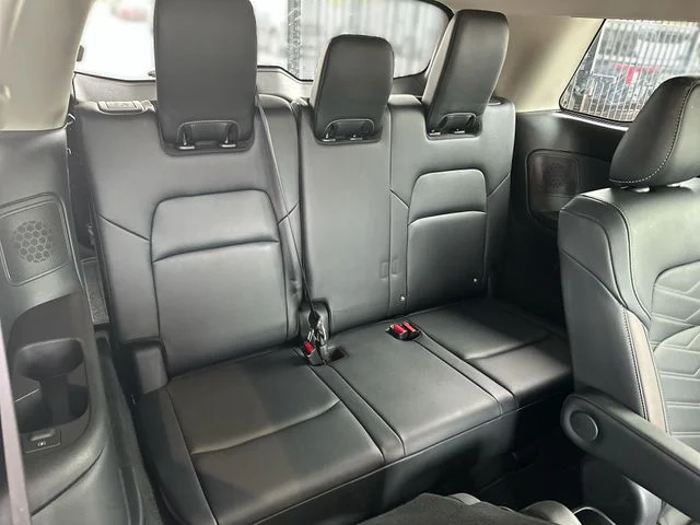 Used 2024 White Nissan Platinum image 26