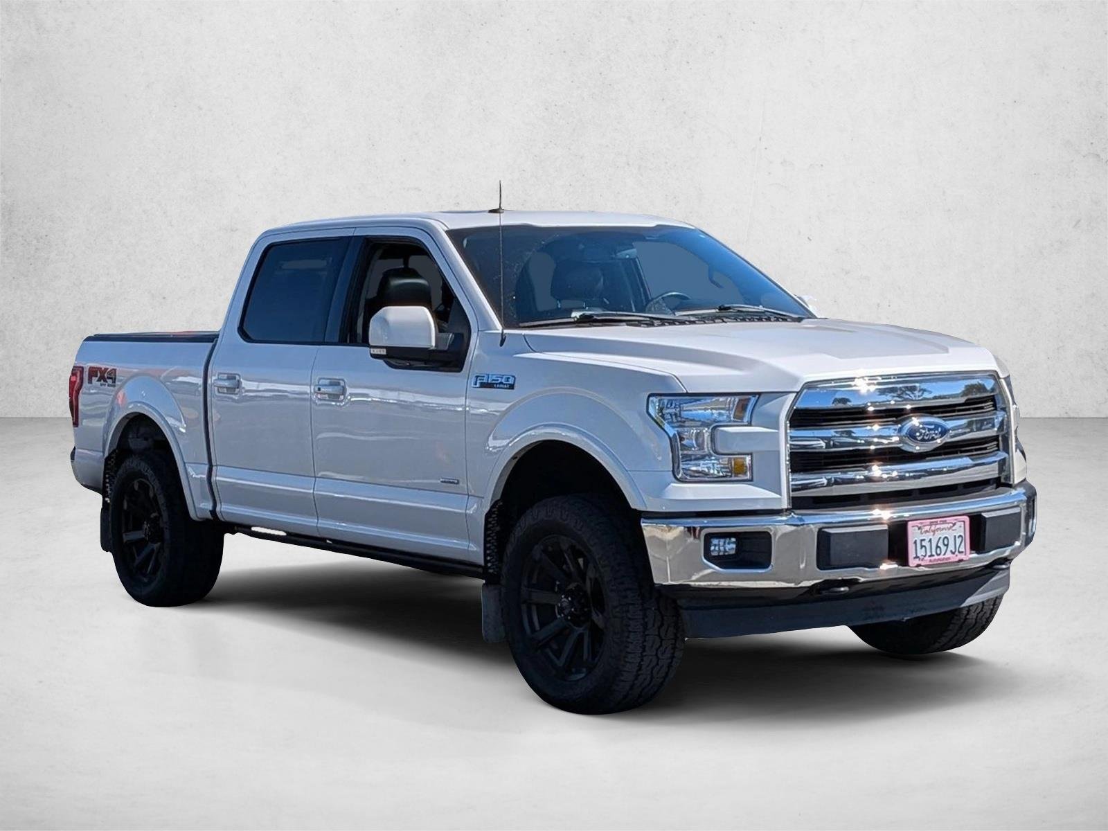 Used 2017 White Platinum Metallic Tri-Coat Ford Lariat image 3
