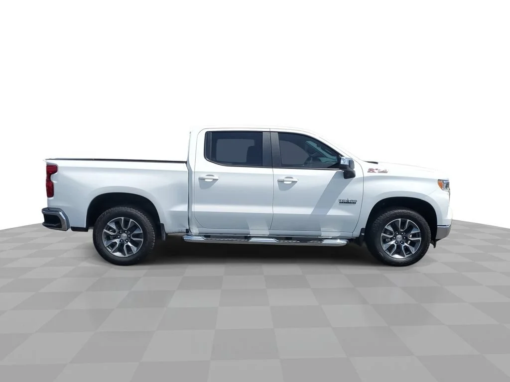 New 2026 Summit White Chevrolet LT image 9
