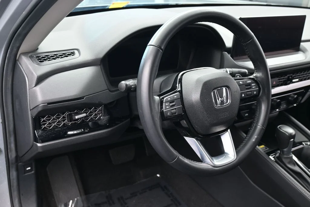 Used 2024 Solar Silver Metallic Honda Touring image 15