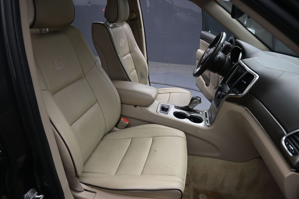 Used 2017 Gray Jeep Overland image 27