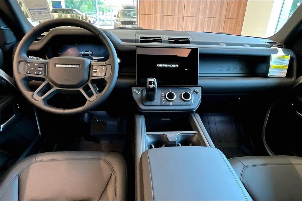 New 2026 White Land Rover X-Dynamic SE image 7