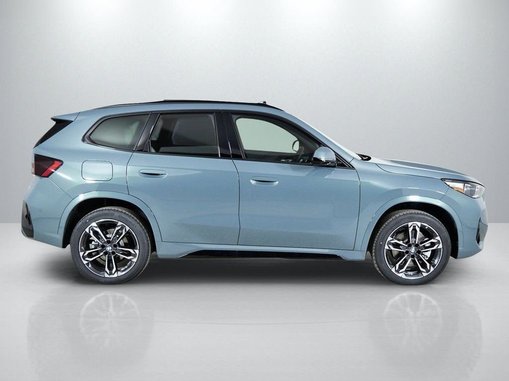 Used 2026 Cape York Green Metallic BMW xDrive28i image 9