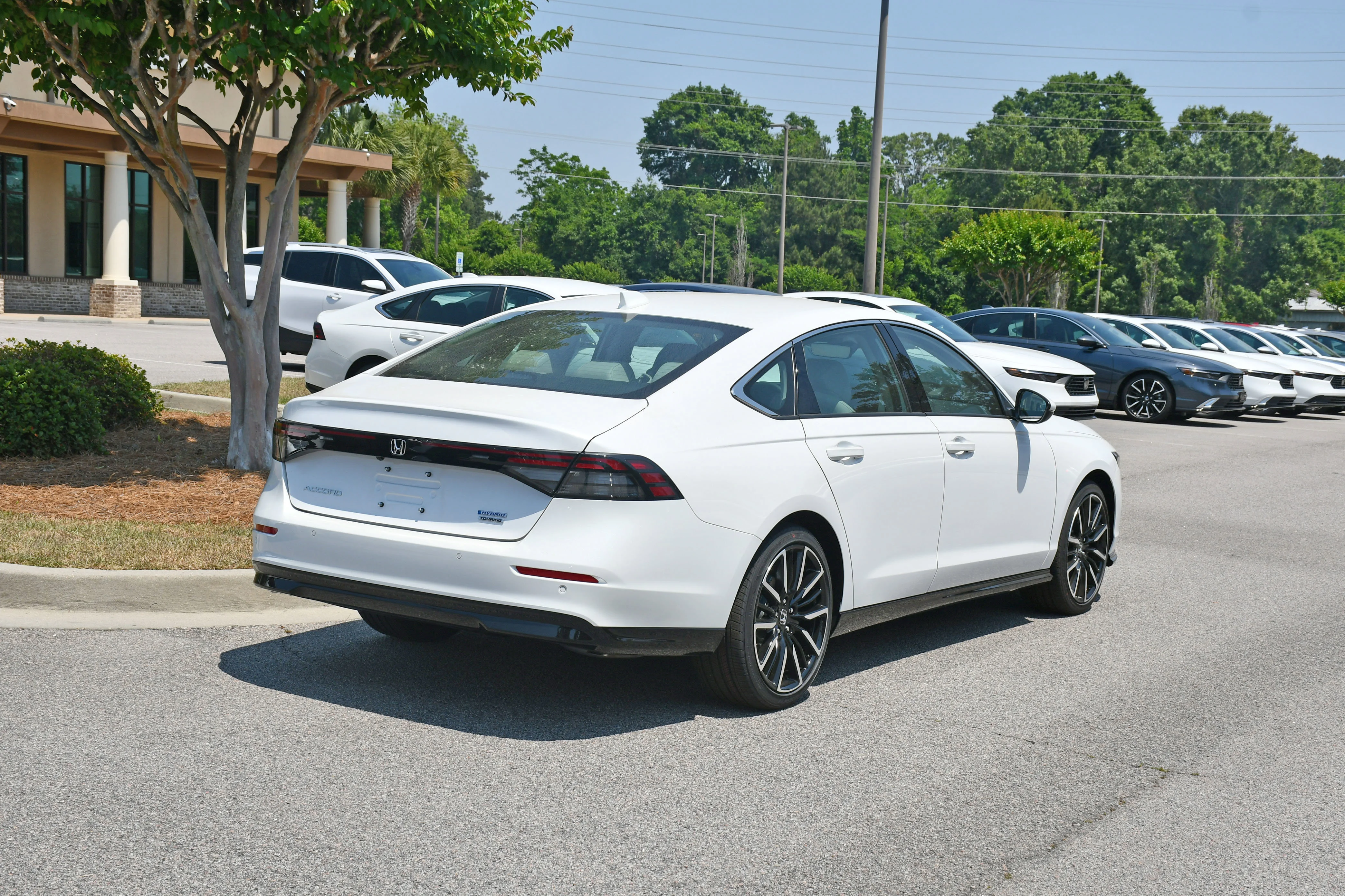 New 2026 Platinum White Pearl Honda Touring image 2