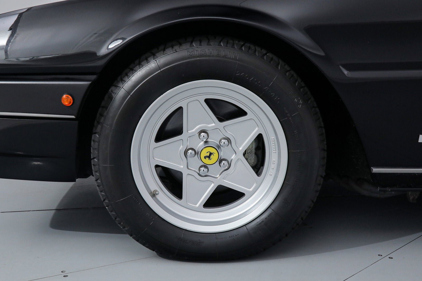 Used 1983 Nero Ferrari  image 37