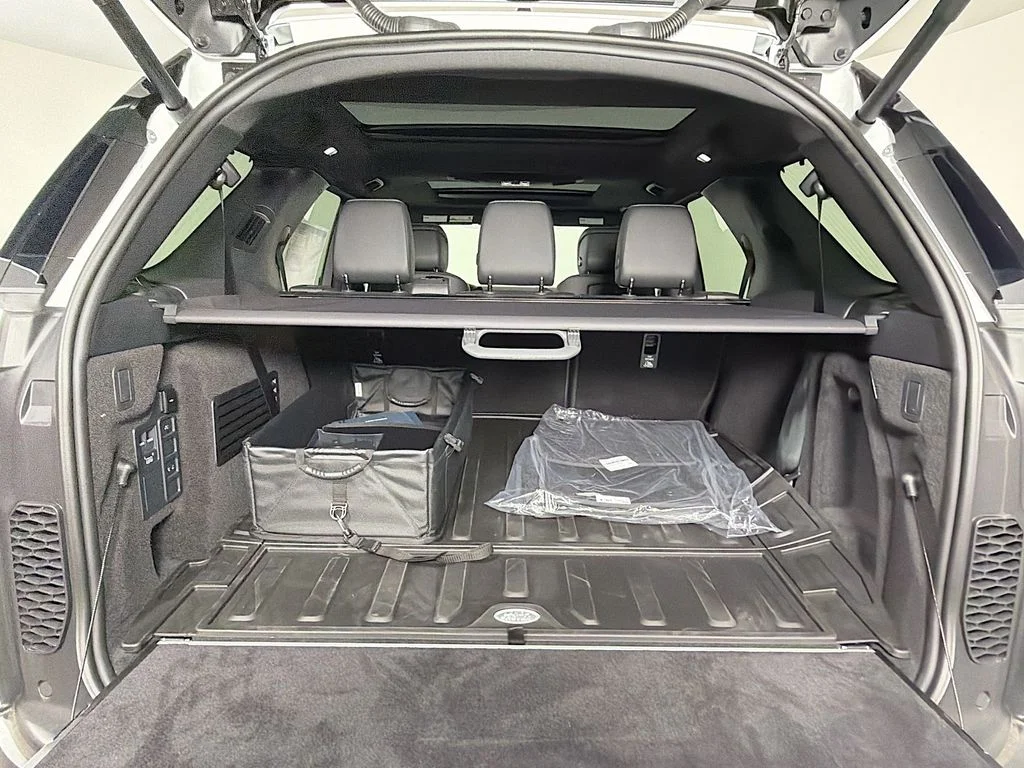 New 2026 Fuji White Land Rover S image 28