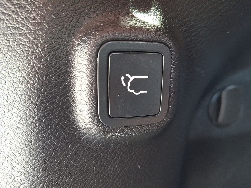 Used 2019 Black Jeep Limited image 28