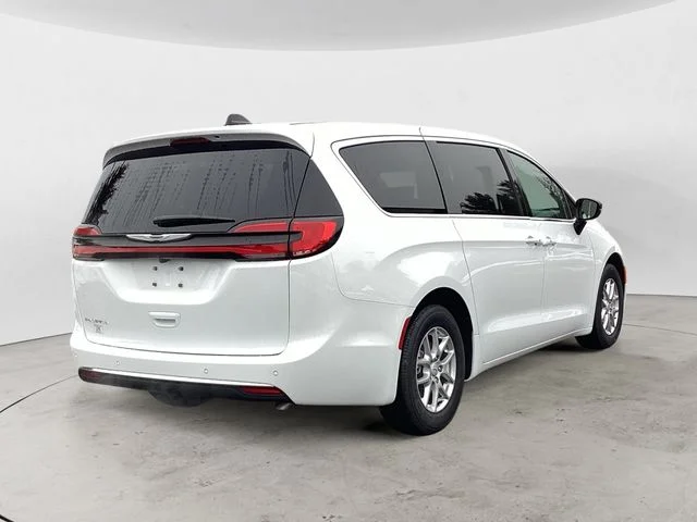 New 2026 Bright White Clearcoat Chrysler SELECT image 6