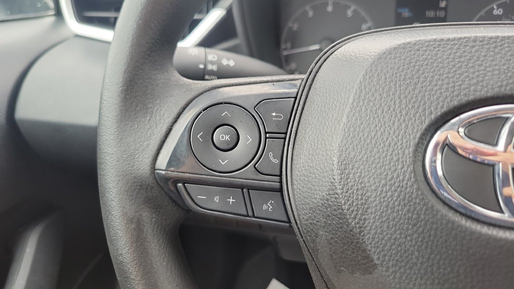Used 2025 White Toyota LE image 20