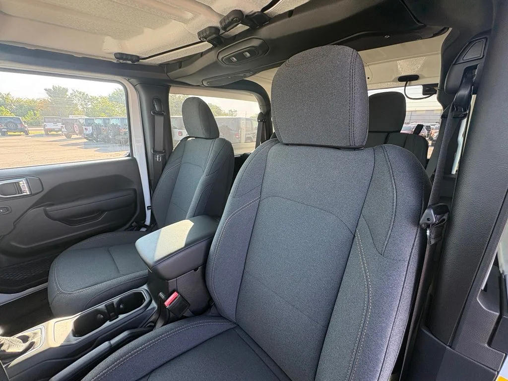 New 2026 Bright White Clear-Coat Exterior Paint Jeep Sport image 13