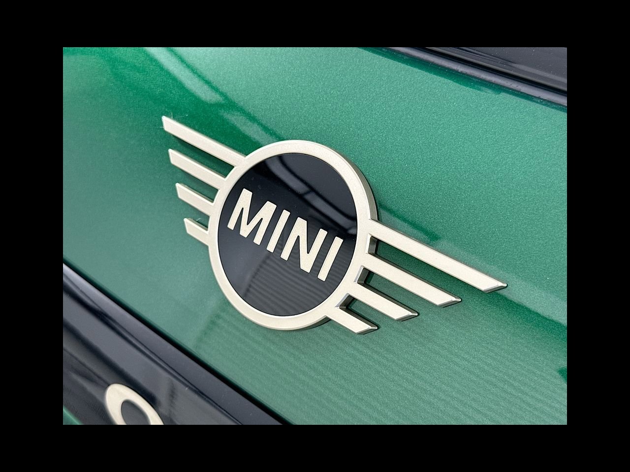 New 2026 British Racing Green IV Metallic MINI ICONIC image 21