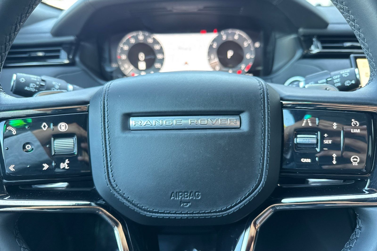 Certified Used 2026 White Land Rover Dynamic SE image 27