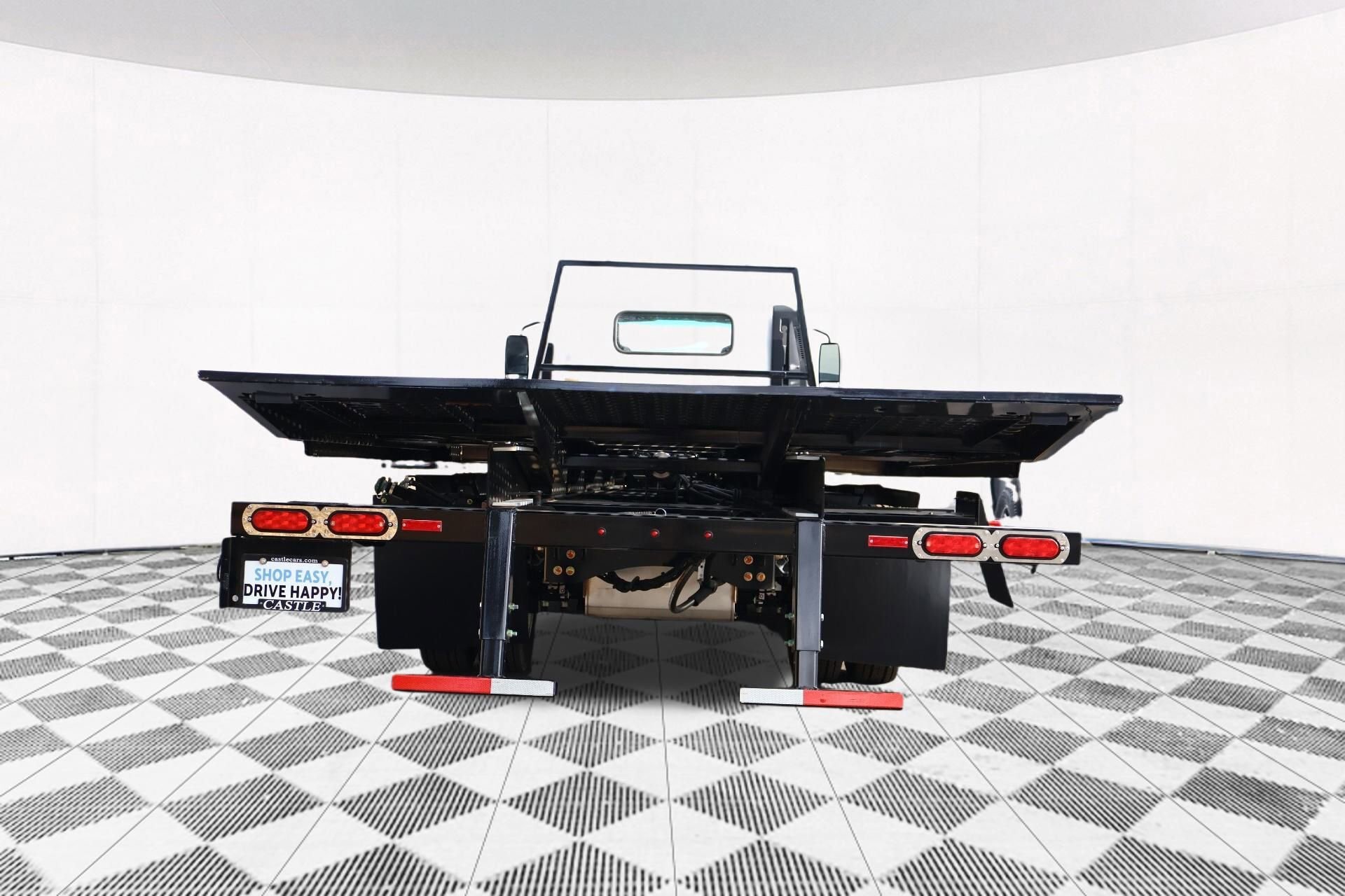 2023 Isuzu NRR - Photo 12