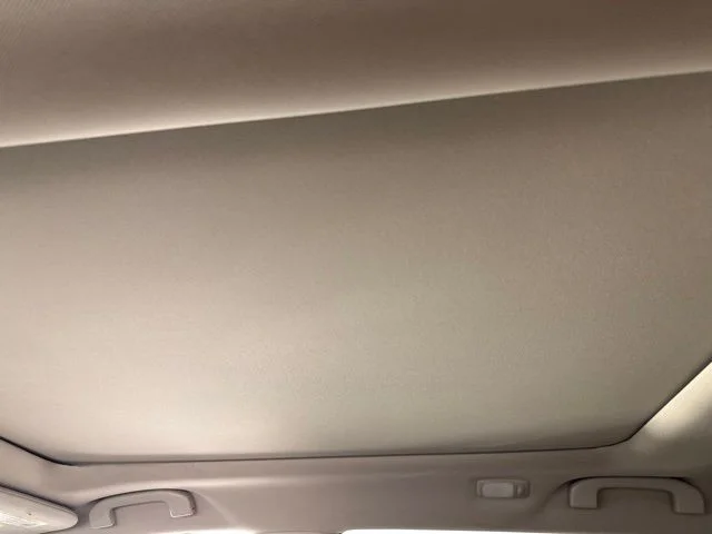 Used 2020 White Nissan SL image 24