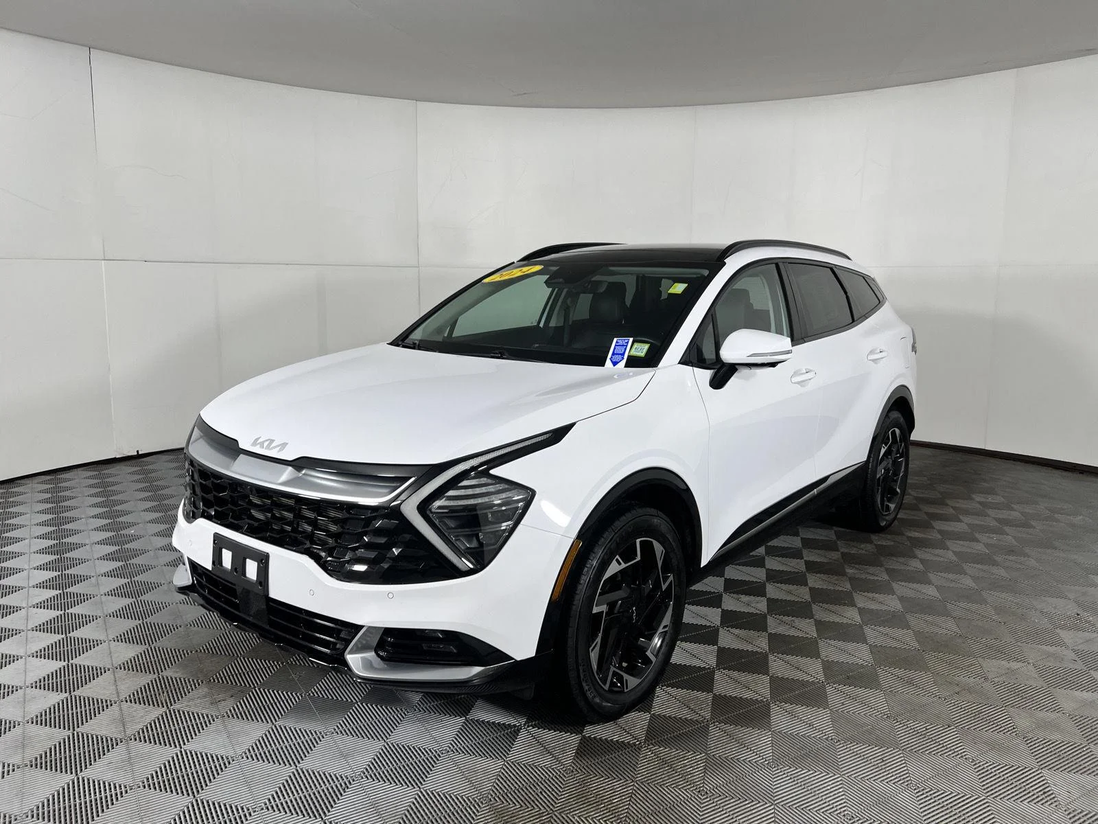 Used 2024  Kia SX-Prestige image 18