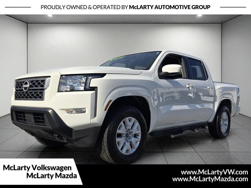 Used 2022 Glacier White NISSAN SV image 1