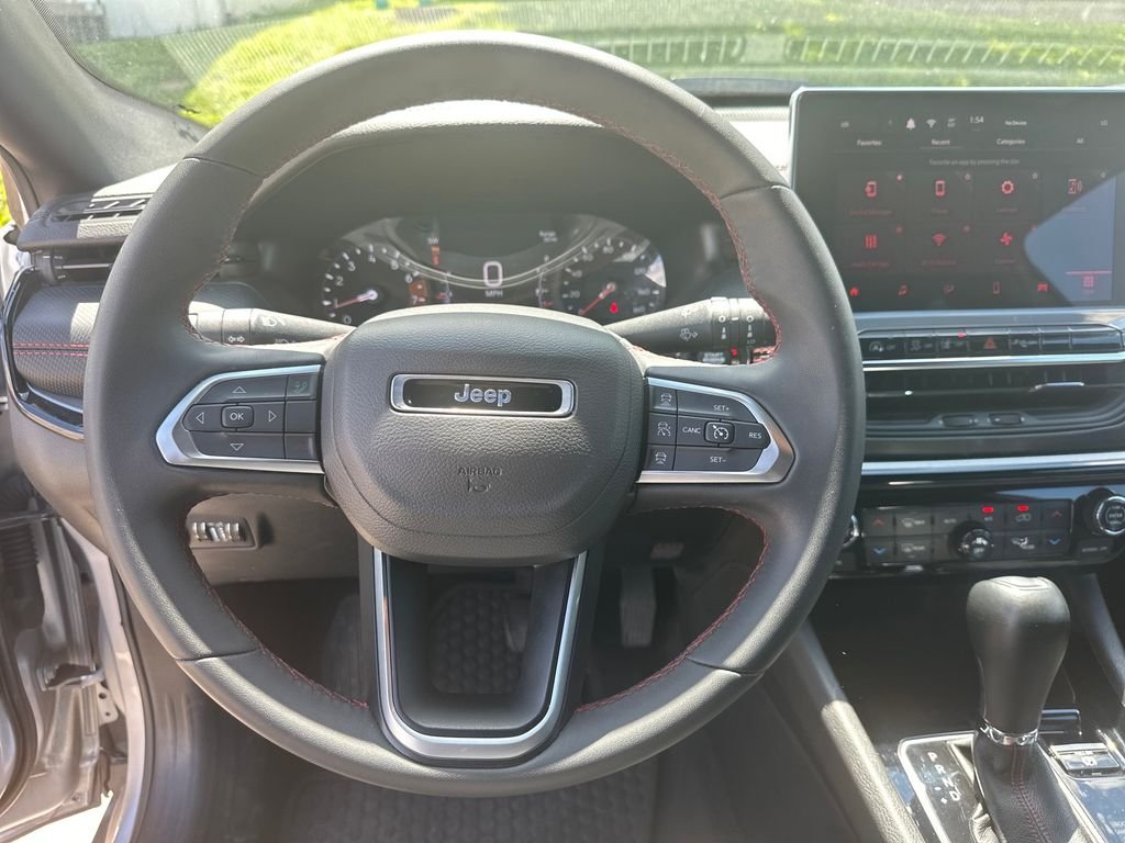 Used 2025 Silver Zynith Metallic Clearcoat Jeep Trailhawk image 40