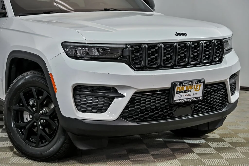 Used 2024 White Jeep Altitude X image 2