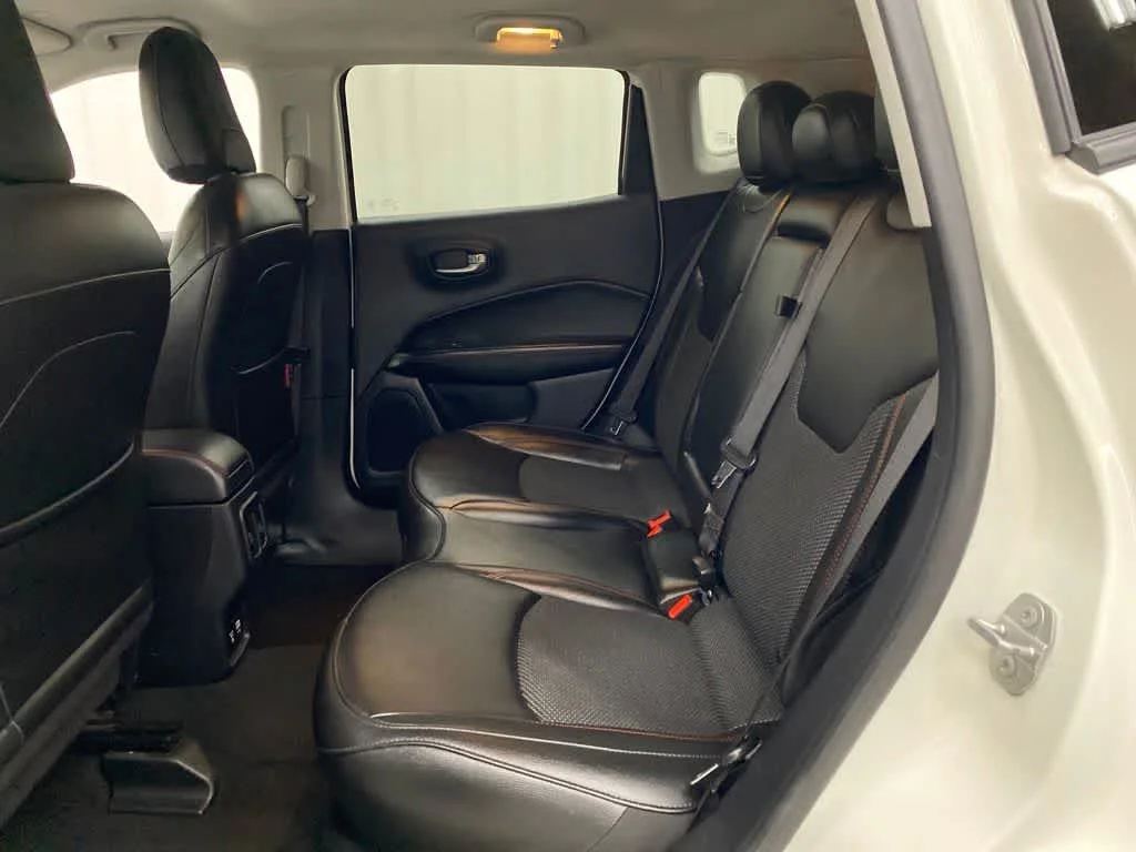Used 2021 White Clearcoat Jeep Trailhawk image 17