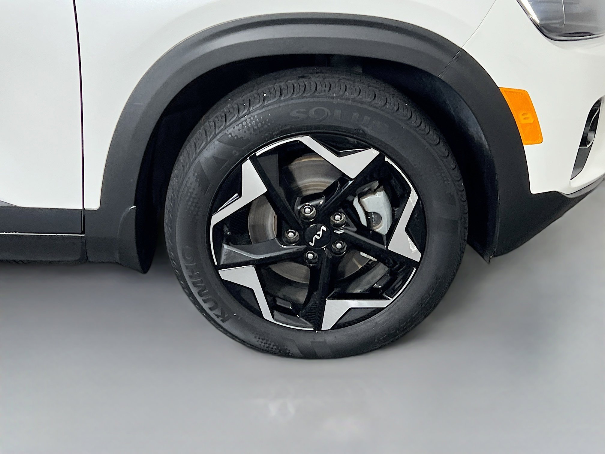 Used 2024 Snow White Pearl Kia EX image 38