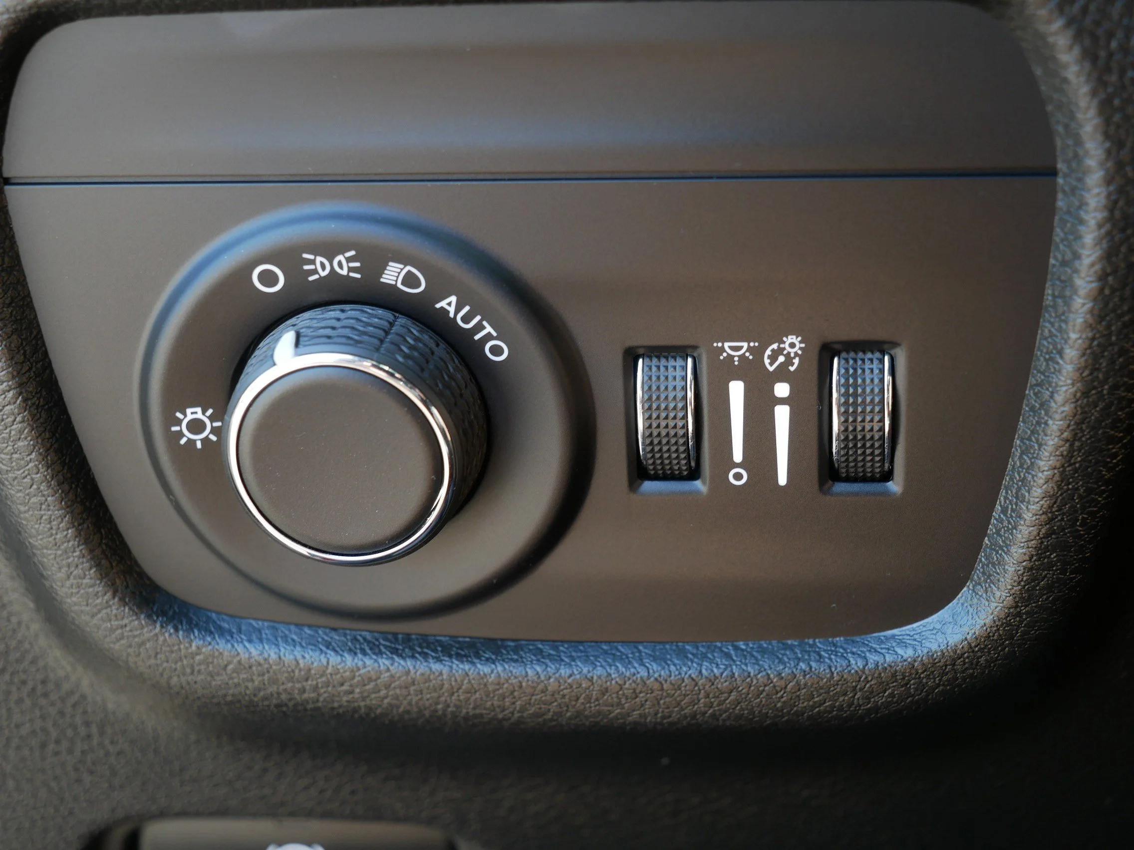Used 2024 Velvet Red Pearlcoat Jeep Altitude X image 26