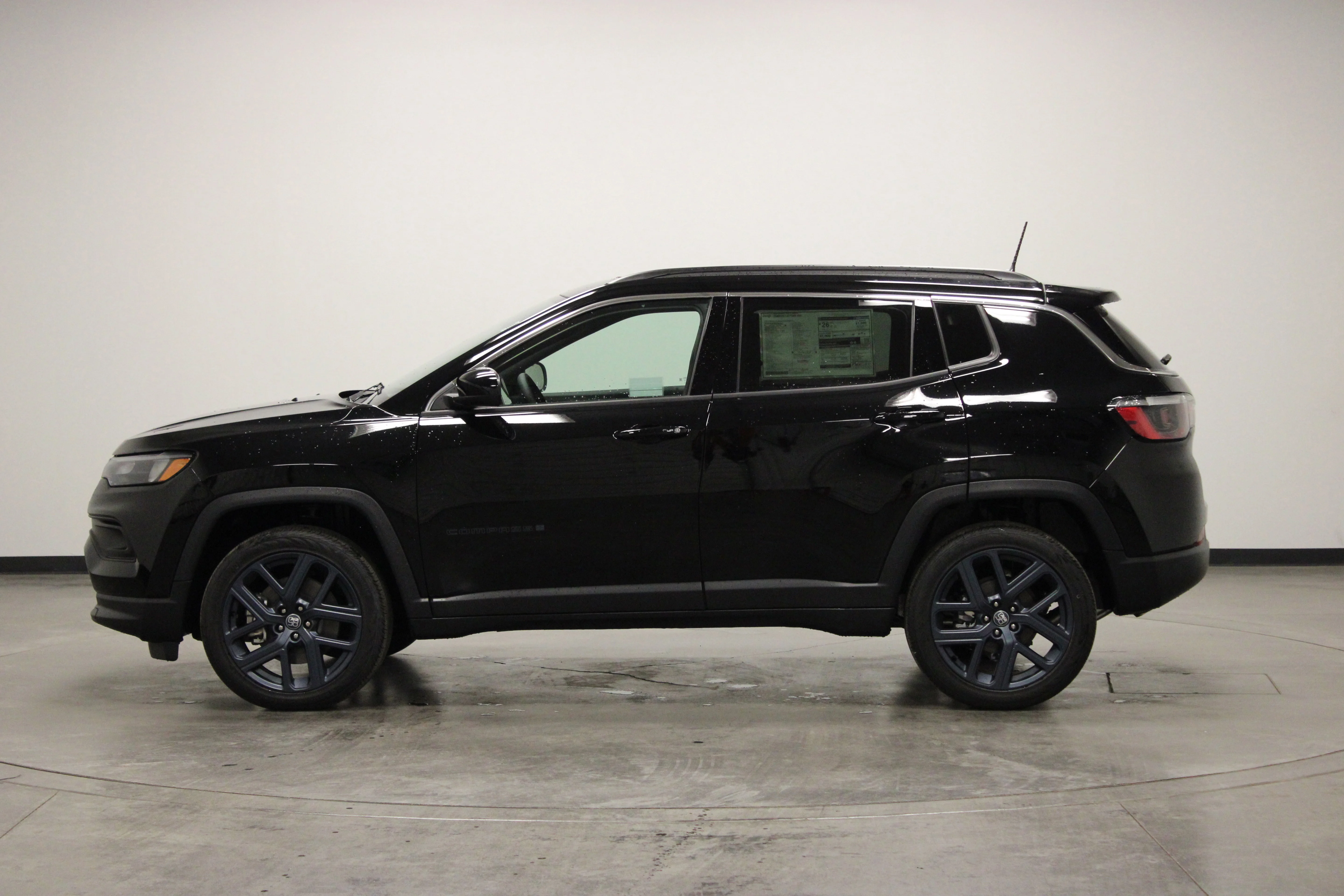 New 2026 Diamond Black Crystal Pearl-Coat Exterior Paint Jeep  image 5