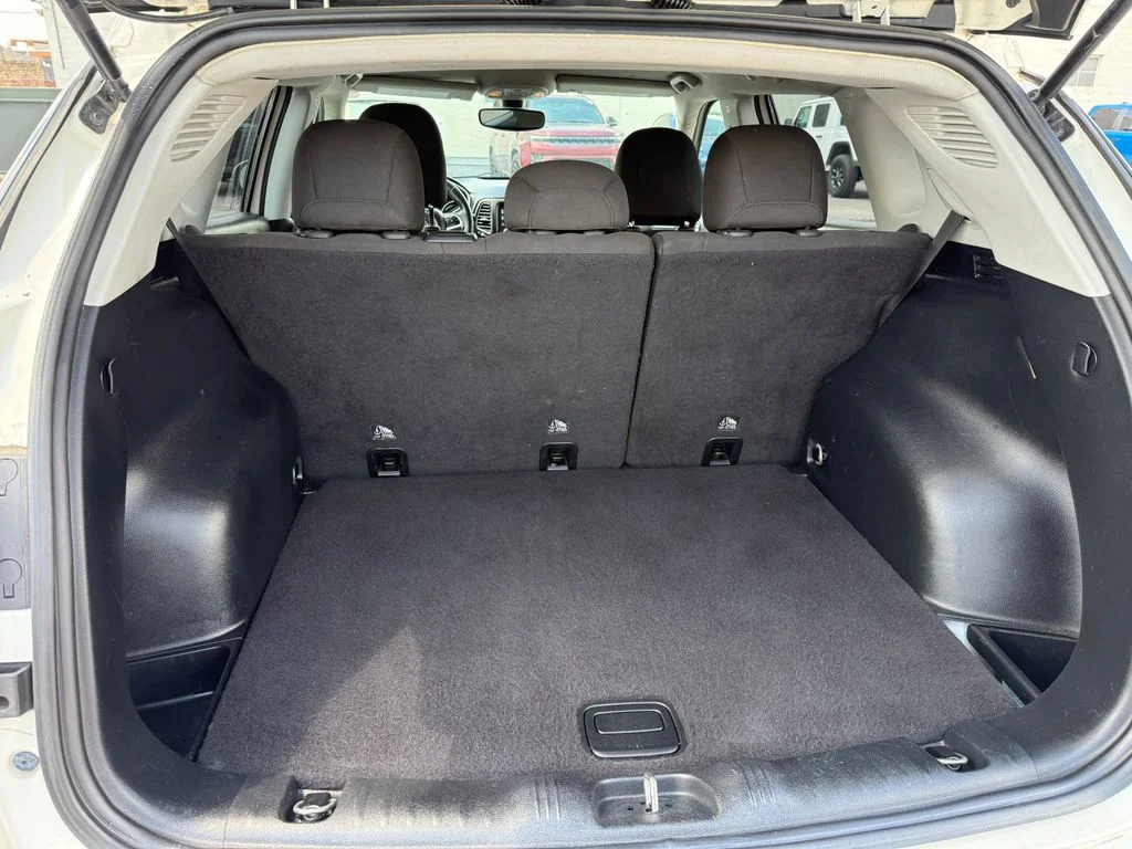Used 2018 White Jeep Sport image 6