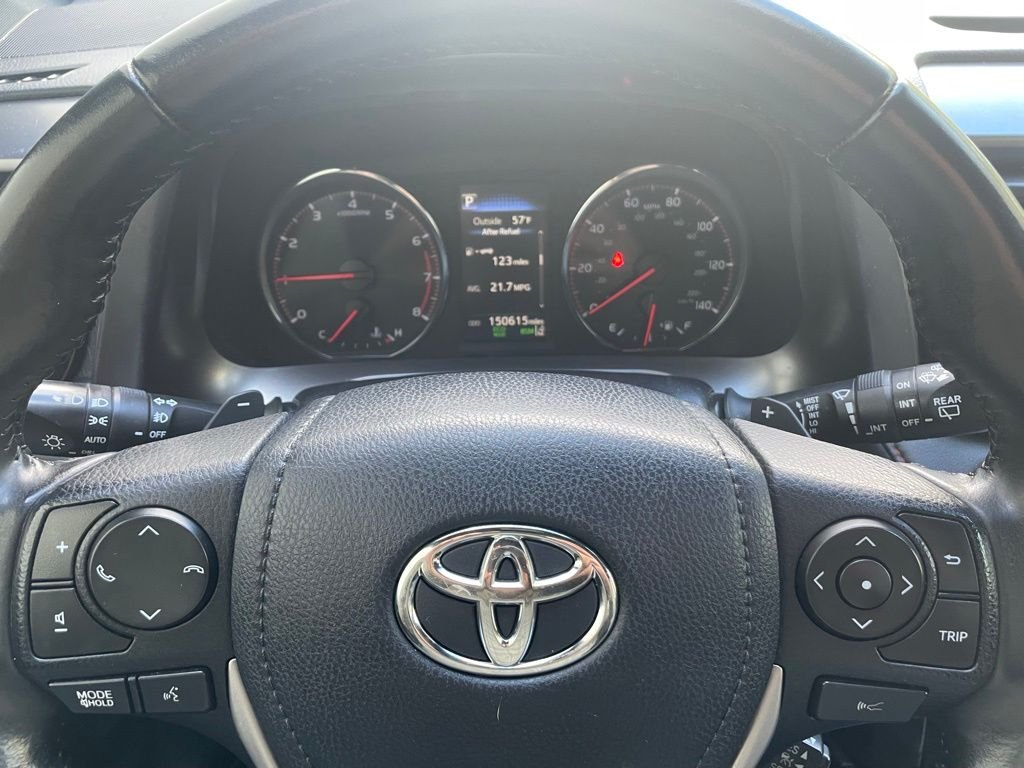 Used 2018 Magnetic Gray Metallic Toyota SE image 14