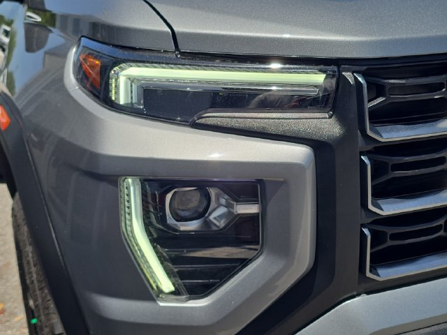 2025 GMC Canyon AT4 - Photo 10