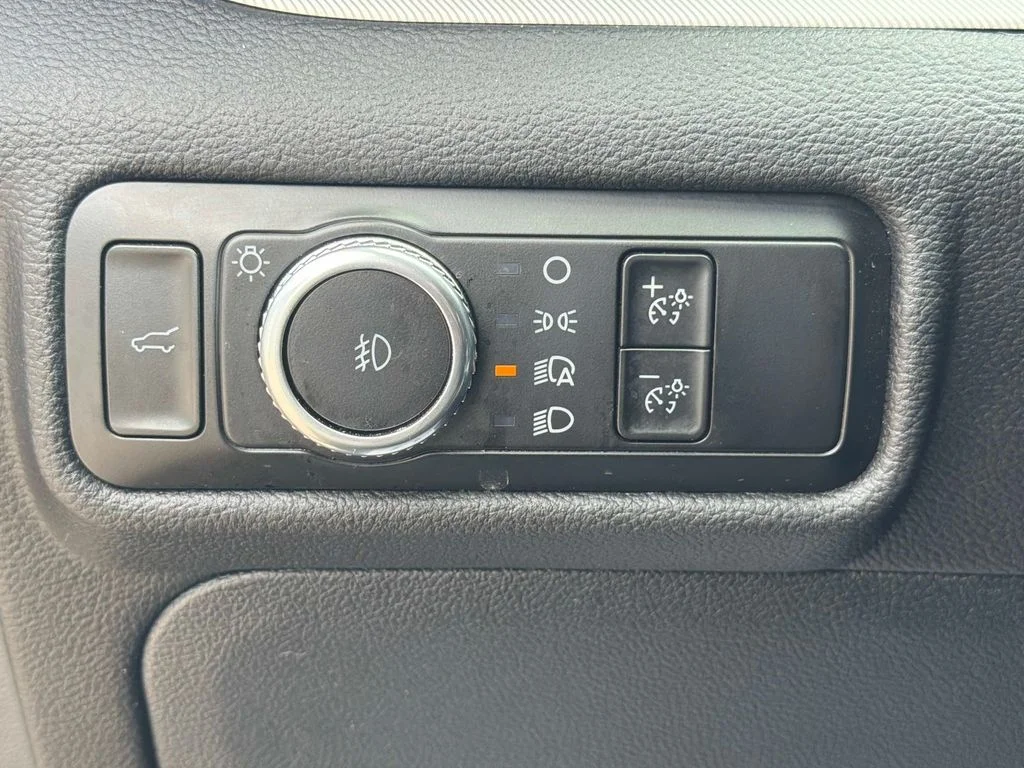 Used 2023 Silver Ford XLT image 35