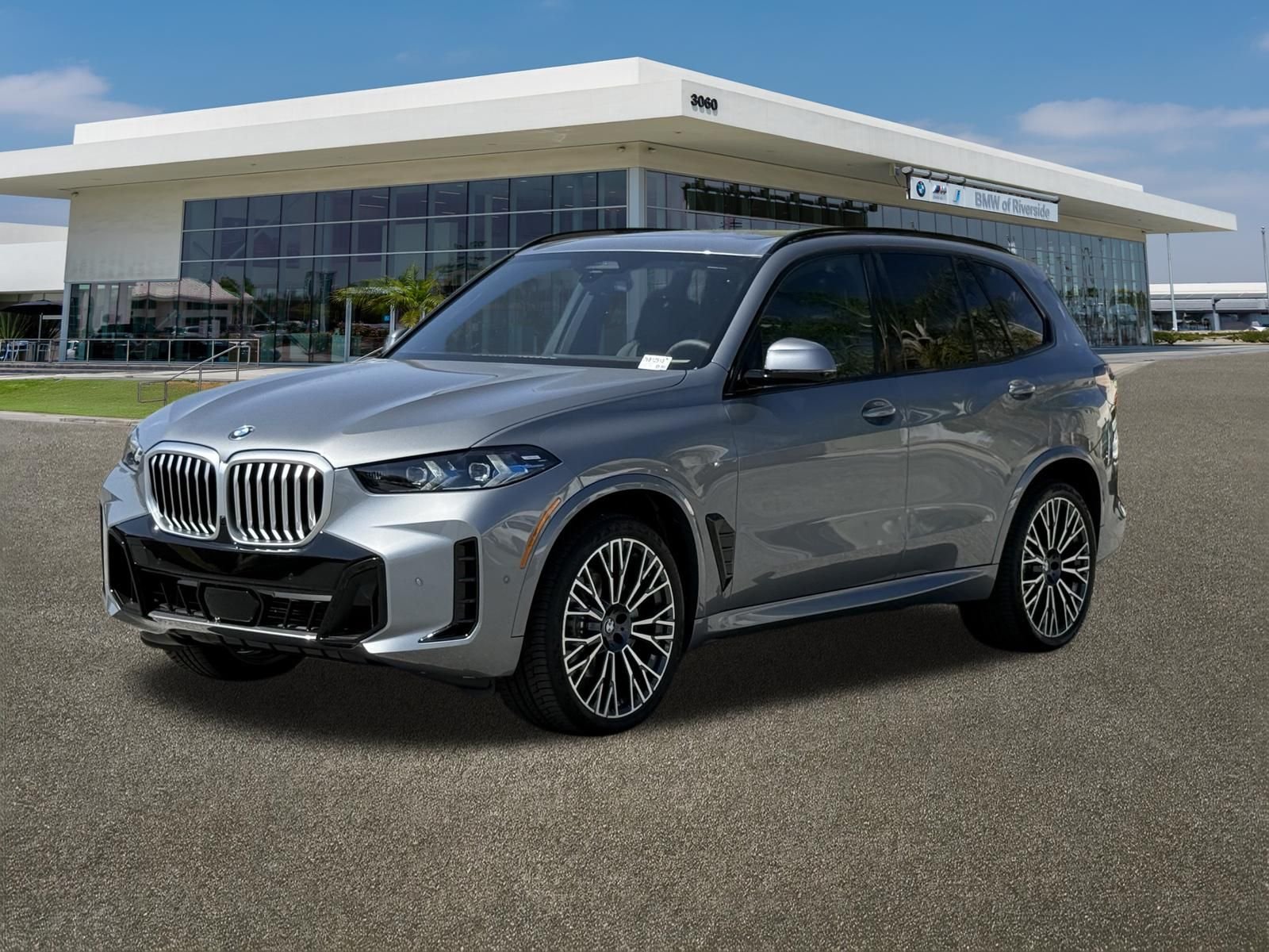 New 2026 Skyscraper Grey Metallic BMW sDrive40i image 4