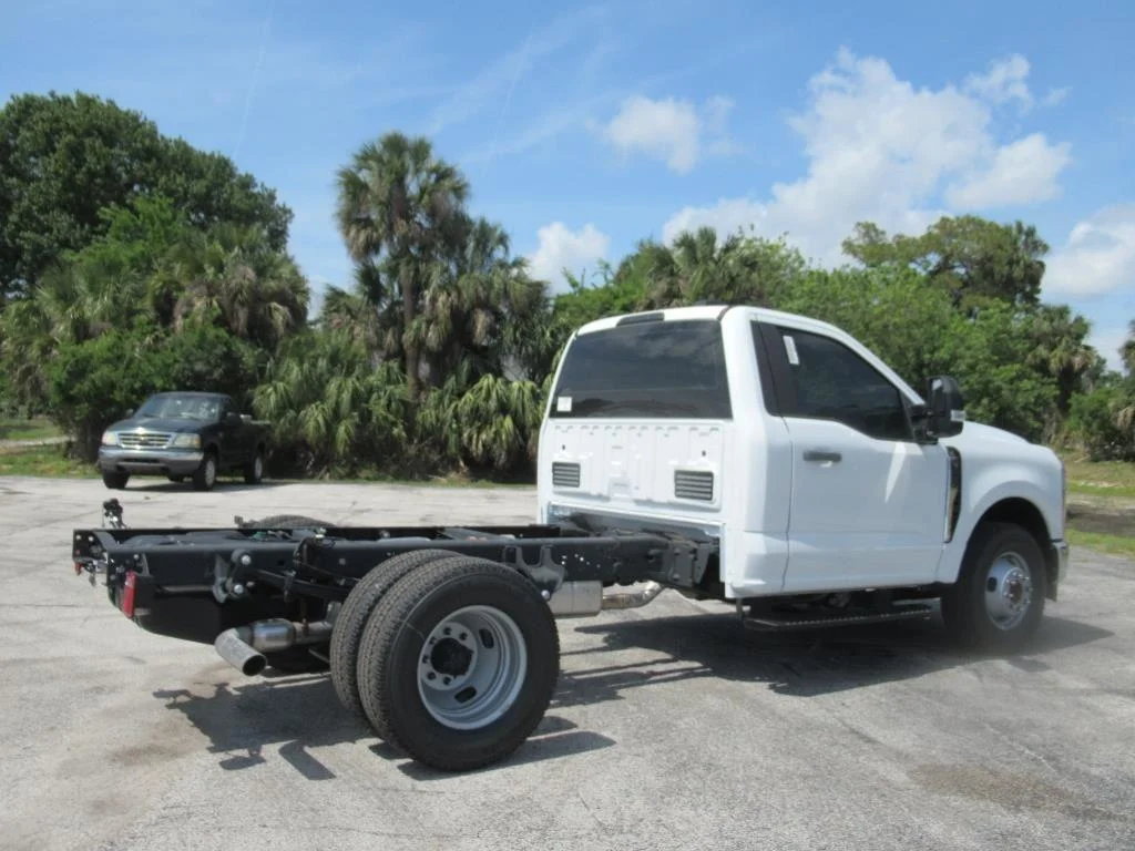 2024 Ford F-350 Super Duty Chassis Cab XL - Photo 6