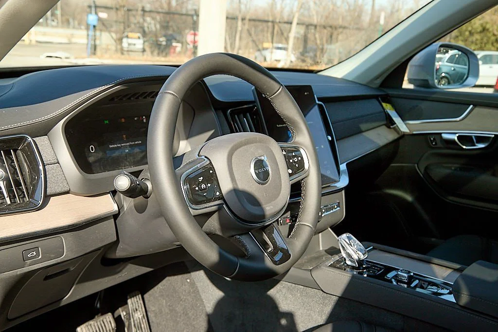 New 2026 Aurora Silver Volvo Plus image 13