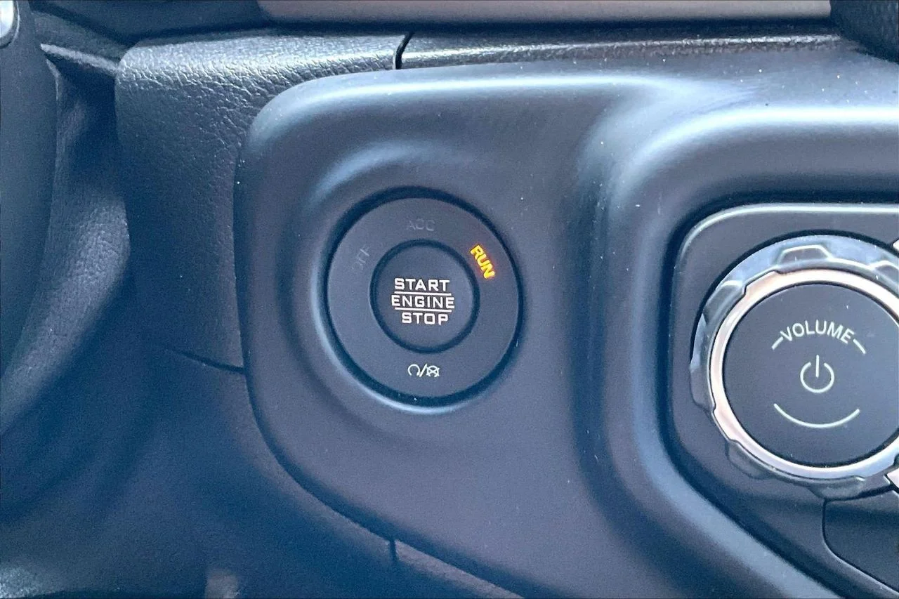 Used 2021 Gray Jeep Sport S image 25