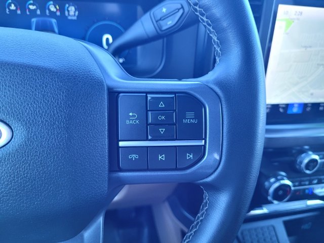 Used 2025  Ford Lariat image 24